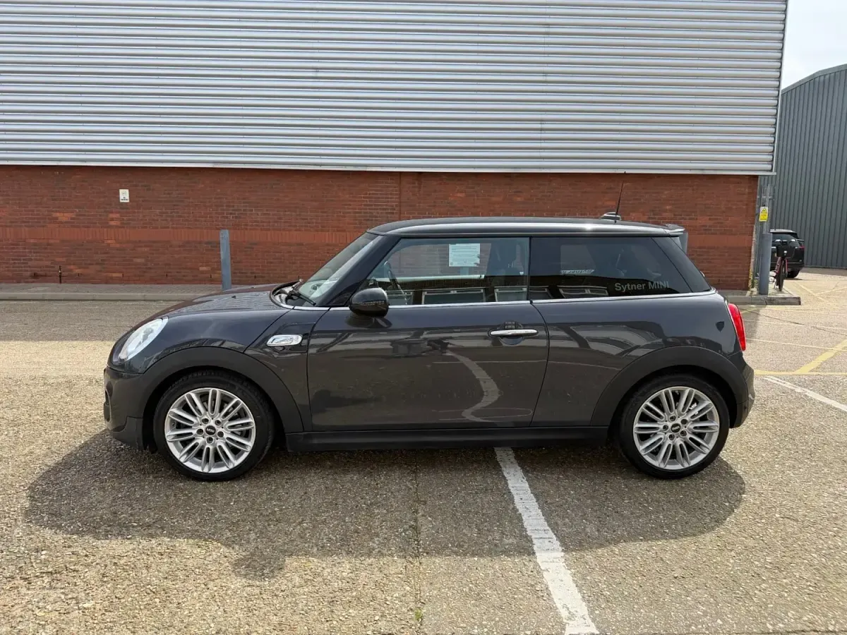 Usado Mini Cooper S Hatch 170 HP (125 kW) 2015 Cinzento Citadino