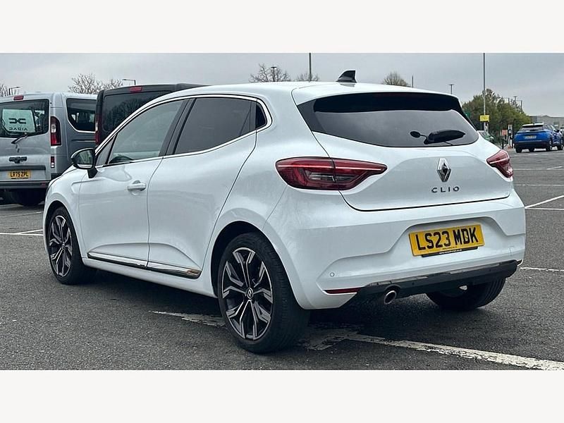 Used Renault Clio V Techno 90 HP (66 kW) 2023 Solid  glacier white  Hatchback