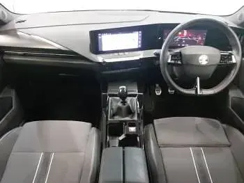 Used Vauxhall Astra 130 HP (95 kW) 2023 White Hatchback