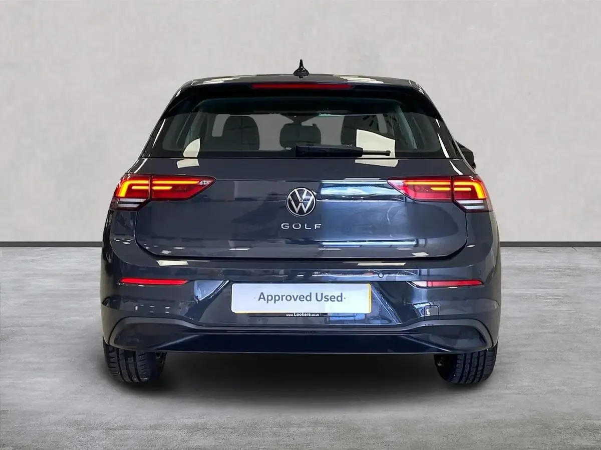 Used VW Golf VIII Life 130 HP (95 kW) 2022 Grey Hatchback