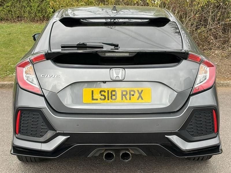 Begagnad Honda Civic Sport 182 HK (133 kW) 2018 Grå Halvkombi