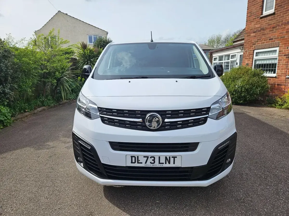 Usado Vauxhall Vivaro S 100 HP (73 kW) 2023 Branco Monovolume