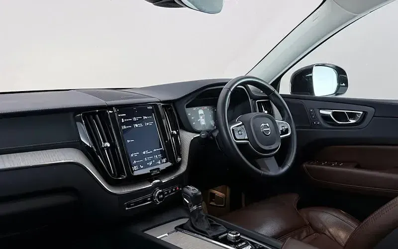 Used Volvo XC60 Inscription 250 HP (183 kW) 2018 Black SUV
