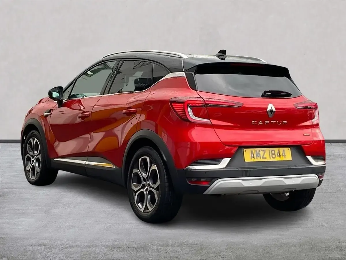 Used Renault Captur Techno 145 HP (106 kW) 2023 Red SUV