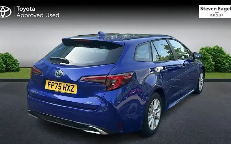 Used Toyota Corolla 178 HP (130 kW) 2025 Blue Estate