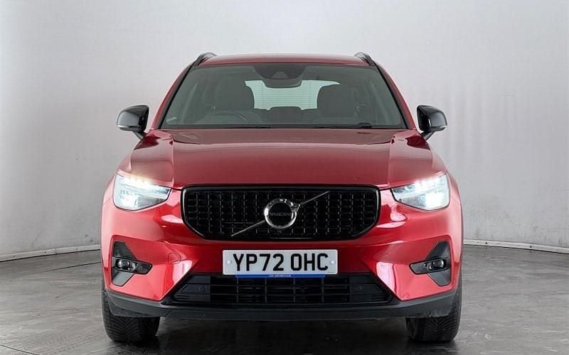 Used Volvo XC40 Plus 211 HP (155 kW) 2022 Red SUV