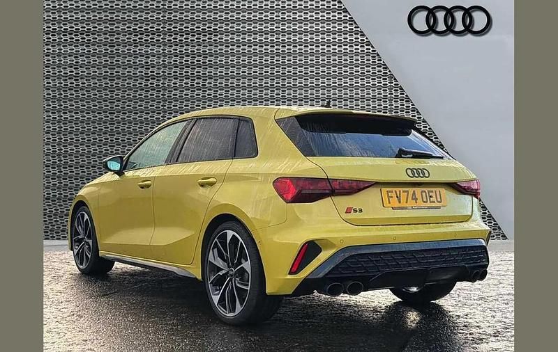 Usado Audi S3 Sportback Black Edition 333 HP (244 kW) 2025 Amarelo Citadino