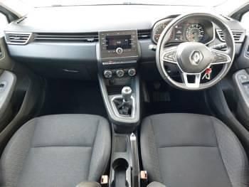 Używany Renault Clio V Play 100 KM (73 kW) 2020 Srebrny Hatchback