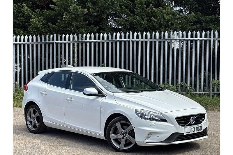 White Used 2013 Volvo V40 R-Design Estate | £9,135 (Fair price) - Image 1/4