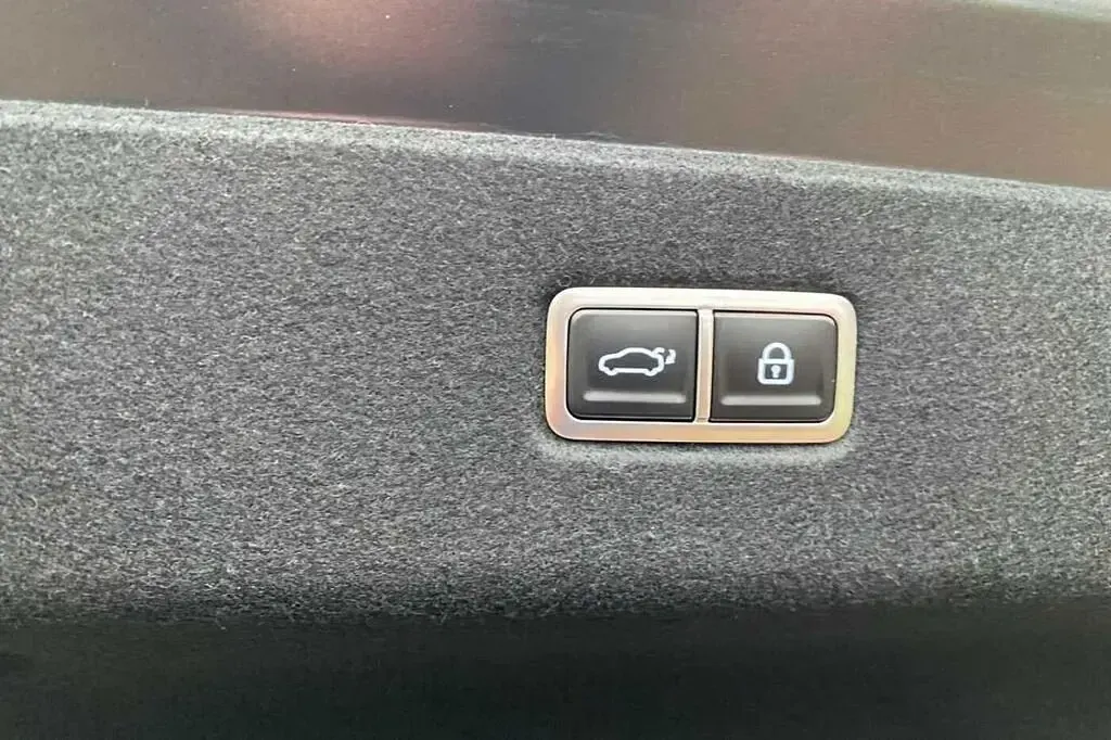 Used Hyundai Ioniq 6 Ultimate 239 kW (325 HP) 2025 Sedan