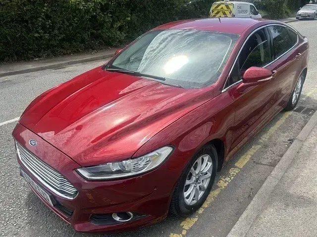 Used Ford Mondeo Zetec 115 HP (84 kW) 2015 Red Hatchback