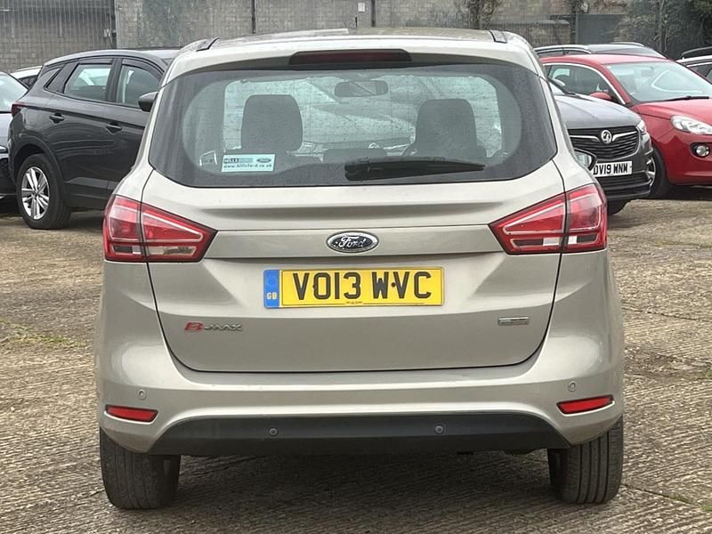 Usado Ford B-MAX Zetec 100 HP (73 kW) 2013 Prateado Monovolume