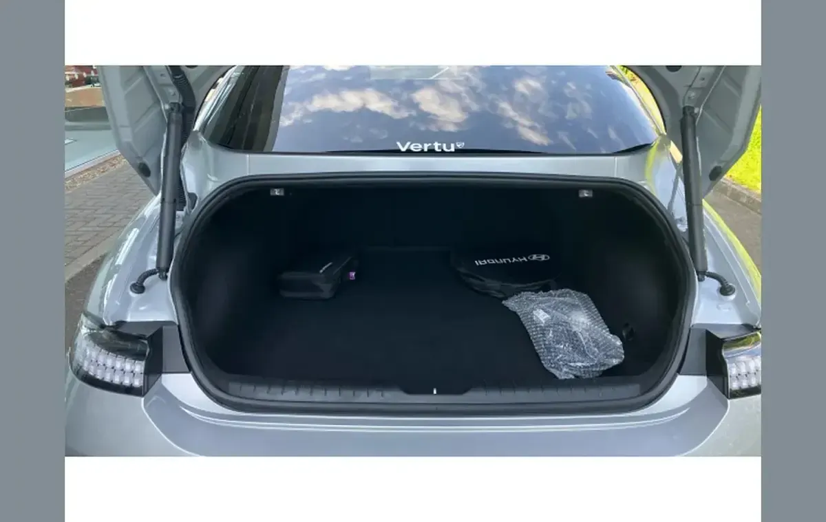 Usado Hyundai Ioniq 6 Premium 167 kW (228 CV) 2024 Plateado Berlina