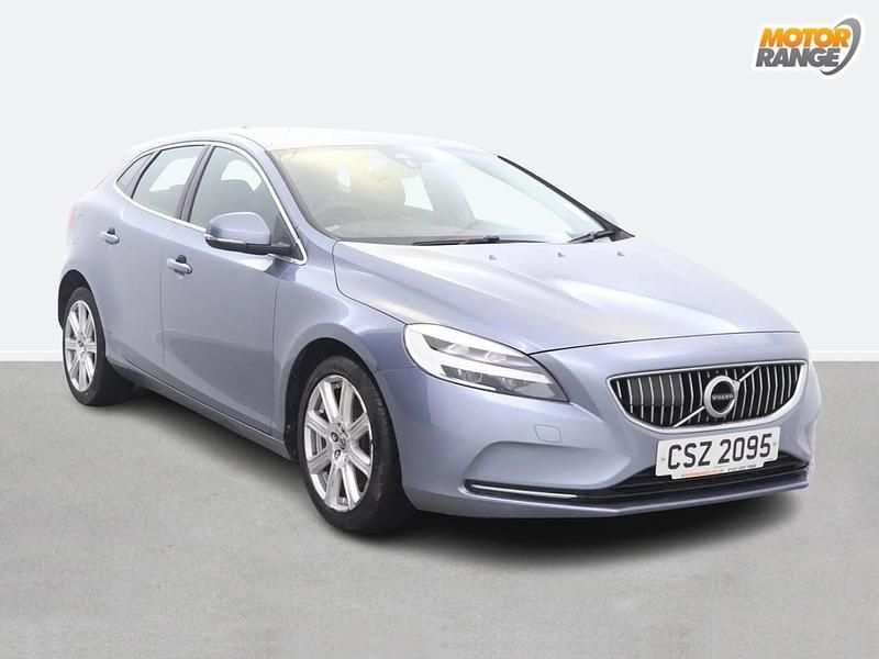 Begagnad Volvo V40 Inscription 152 HK (111 kW) 2018 Blå Halvkombi