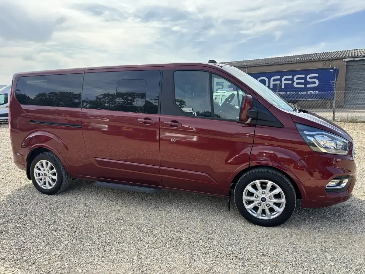 Used Ford Tourneo Custom Titanium 130 HP (95 kW) 2022 Red Van
