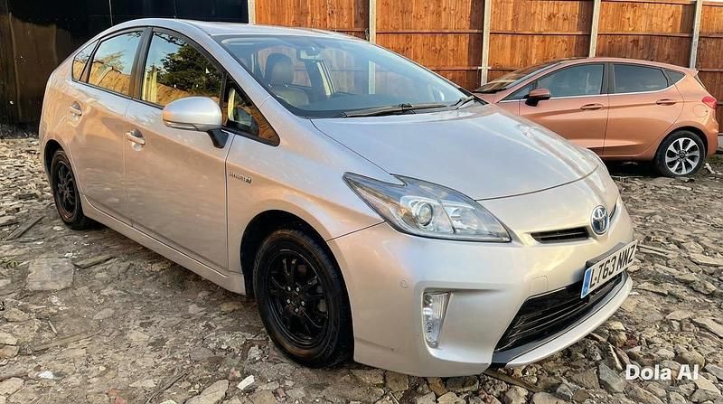Used Toyota Prius 2014 Silver Hatchback