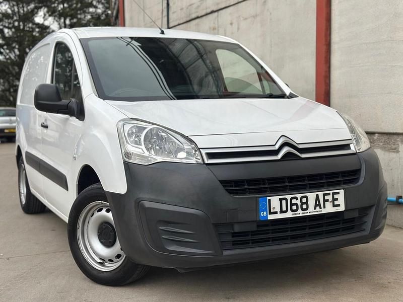 Used Citroën Berlingo 100 HP (73 kW) 2018 White MPV