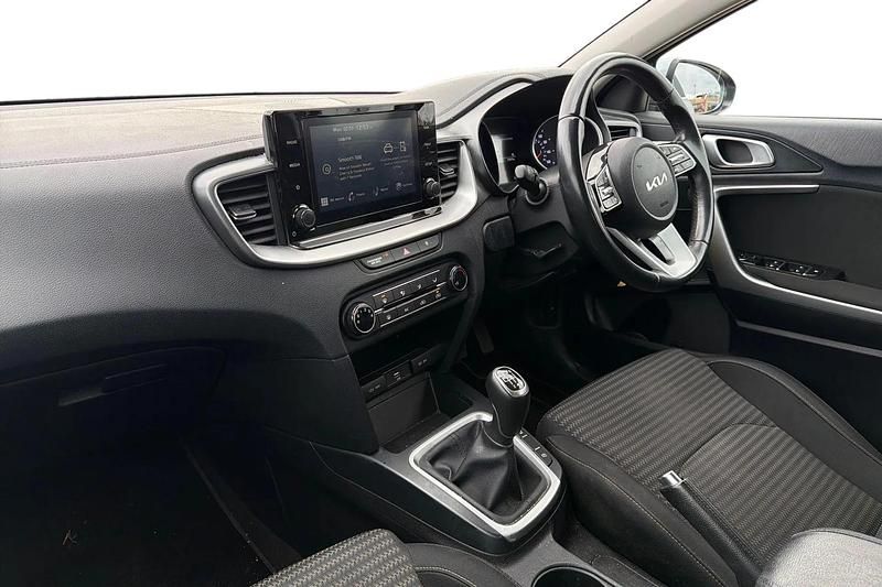 Used Kia Ceed 118 HP (86 kW) 2022 Silver Hatchback