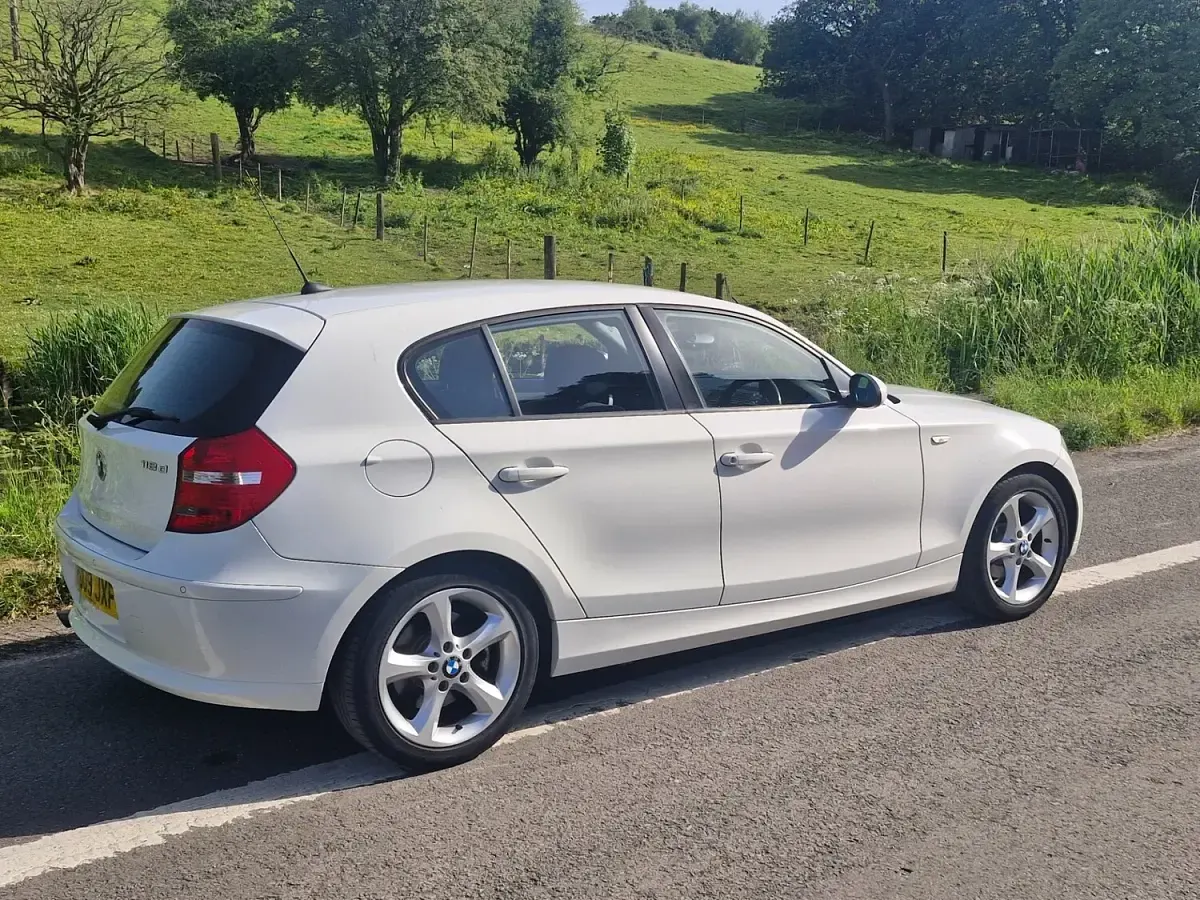 Used BMW 118 2009 White Hatchback