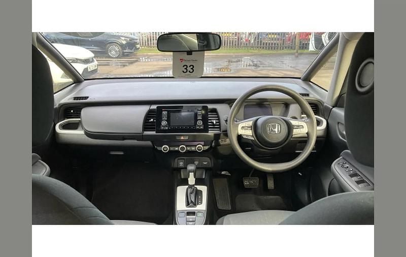 Usado Honda Jazz Hybrid 109 HP (80 kW) 2022 Cinzento Citadino