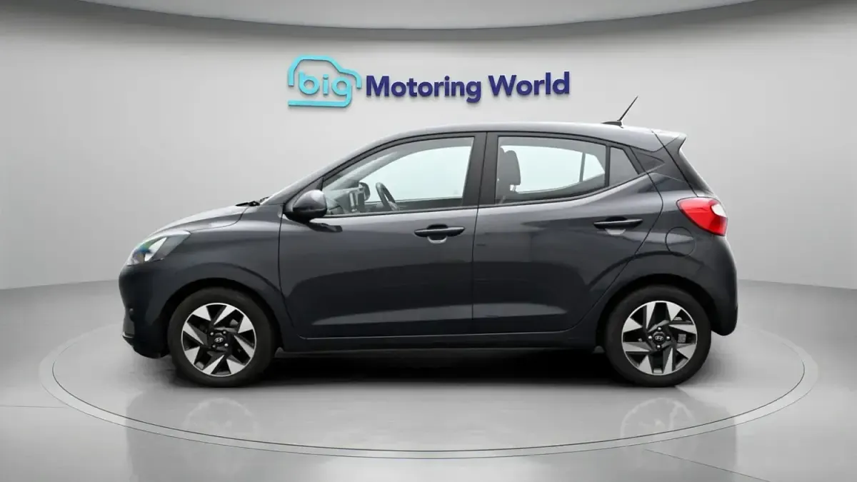 Used Hyundai i10 Advanced 65 HP (47 kW) 2023 Grey Hatchback