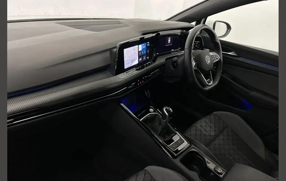 Używany VW Golf VIII R-line 150 KM (110 kW) 2023 Biały Hatchback