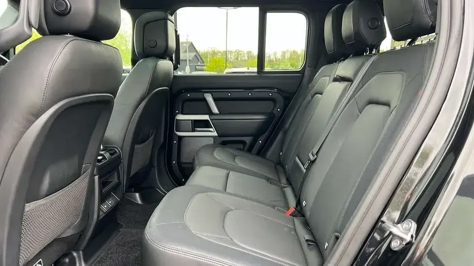 Used Land Rover Defender HSE Dynamic 300 HP (220 kW) 2023 Metallic  santorini black SUV