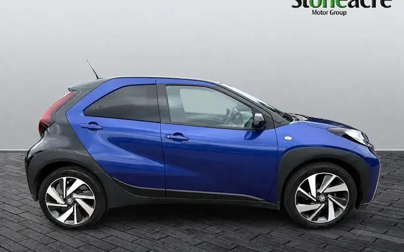 Used Toyota Aygo X 72 HP (52 kW) 2024 Blue SUV