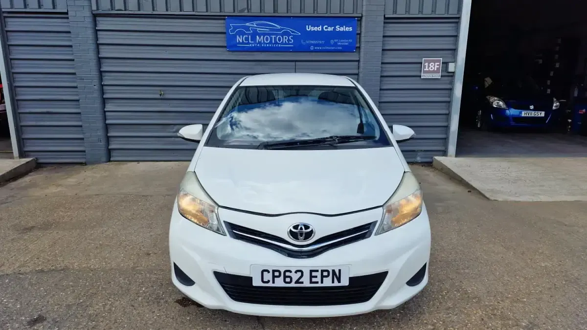 Gebraucht Toyota Yaris 2012 Weiß Kleinwagen
