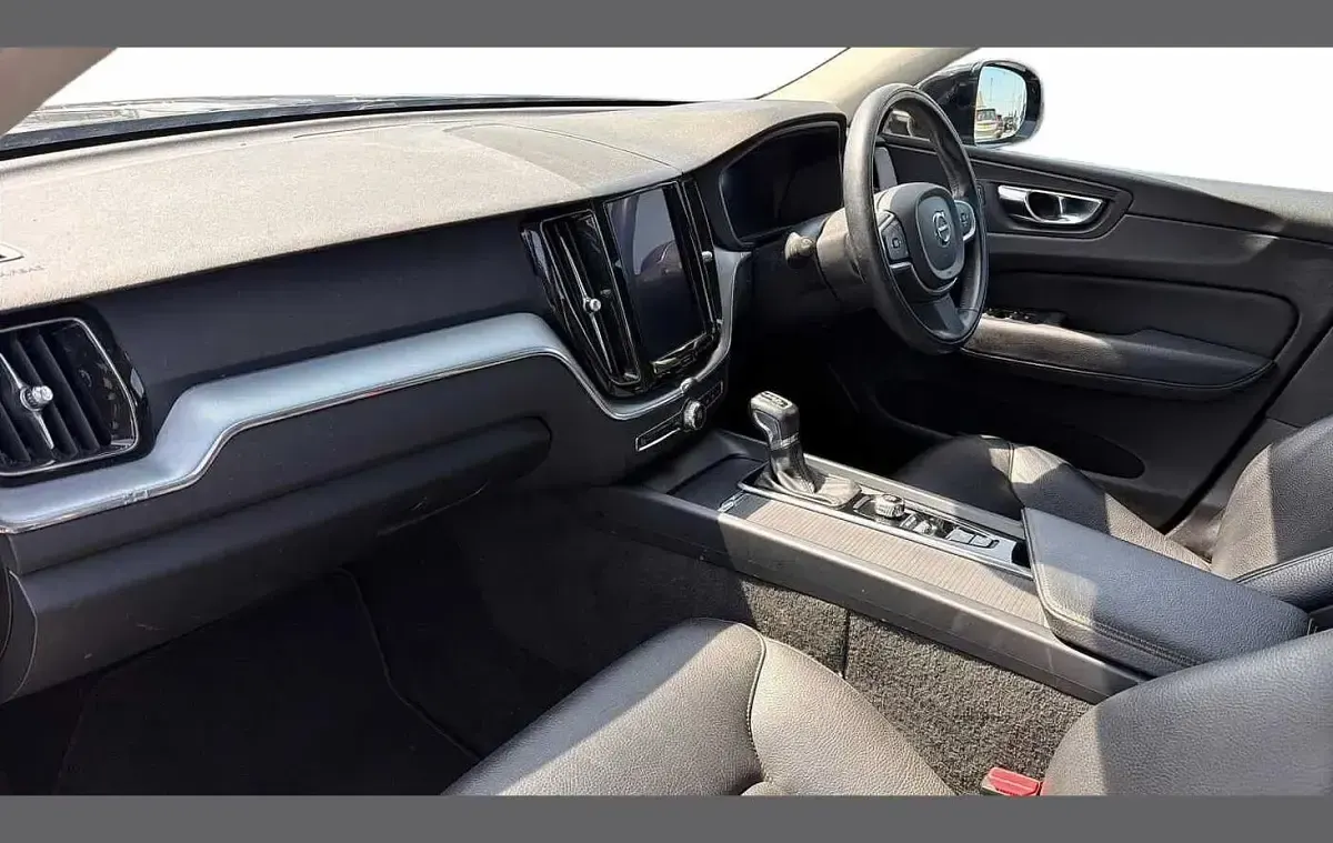 Used Volvo XC60 Momentum 188 HP (138 kW) 2019 Black SUV