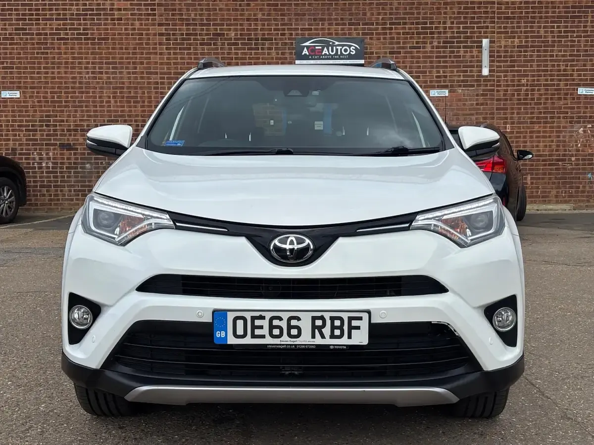 Used Toyota RAV4 143 HP (105 kW) 2017 White SUV