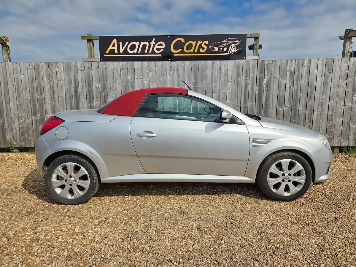 Used Vauxhall Tigra 90 HP (66 kW) 2009 Black Cabriolet