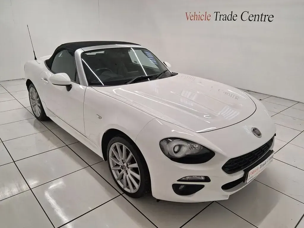 Begagnad Fiat 124 Spider Lusso 140 HK (102 kW) 2017 Vit Cab