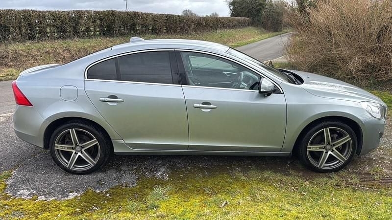 Usado Volvo S60 SE Lux 300 HP (220 kW) 2013 Prateado Sedan