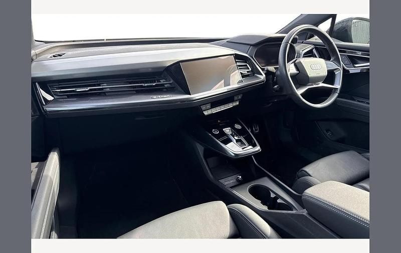 Second-hand Audi Q4 e-tron S-Line 250 kW (340 CP) 2024 Negru SUV
