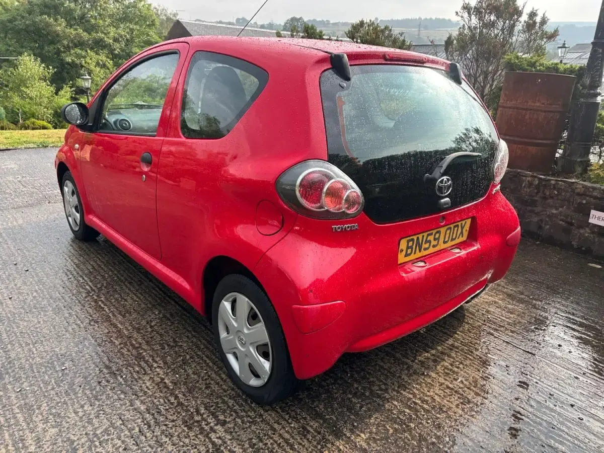 Used Toyota Aygo 67 HP (49 kW) 2009 Red Hatchback