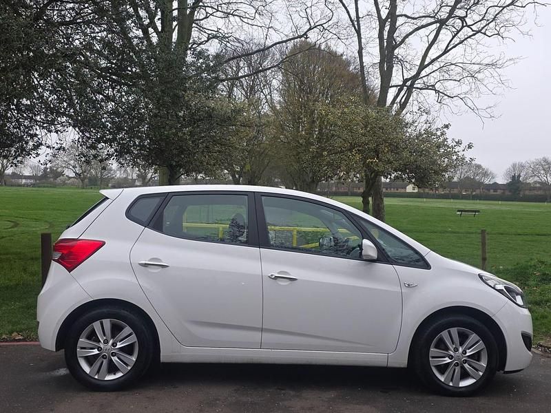 Used Hyundai ix20 Active 125 HP (91 kW) 2012 White Hatchback