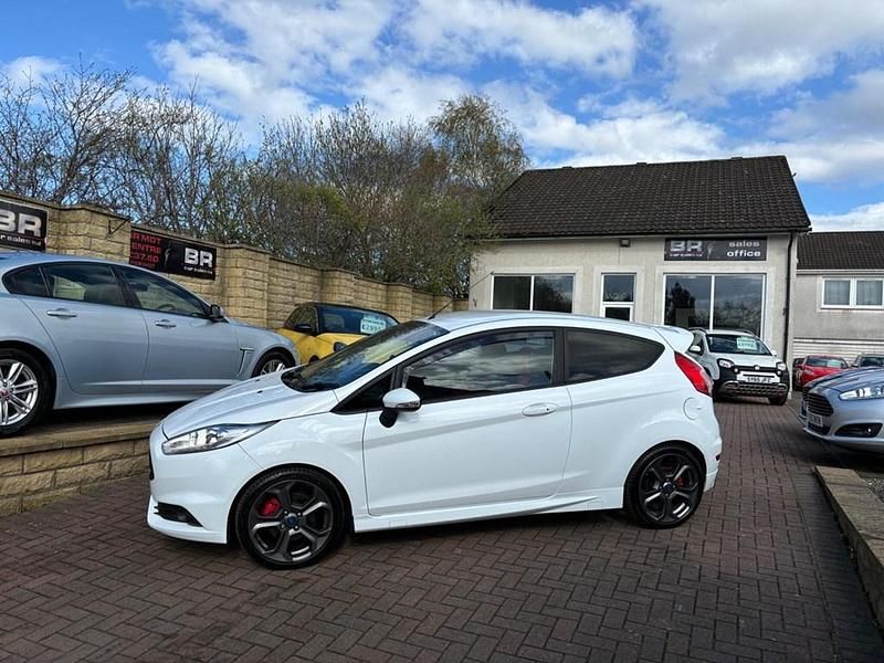 Używany Ford Fiesta ST 182 KM (133 kW) 2017 Biały Hatchback