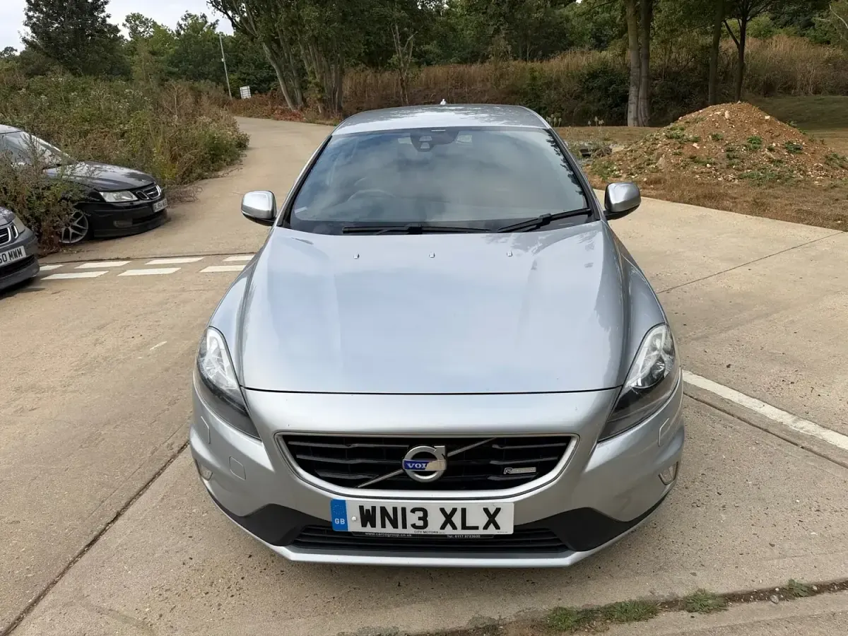 Used Volvo V40 R-Design 115 HP (84 kW) 2013 Silver Hatchback