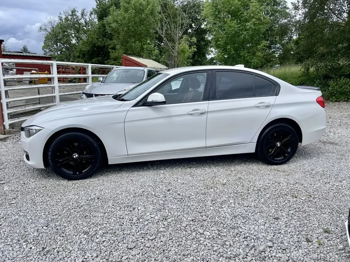 Used BMW 318 Sport Line 2014 White Sedan