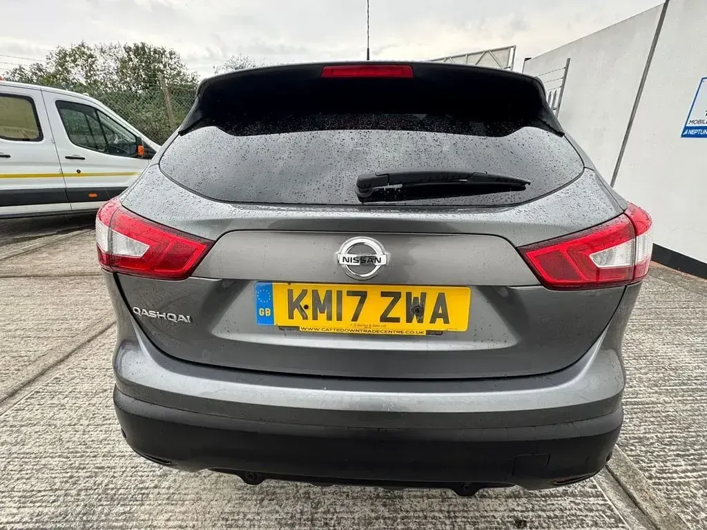 Used Nissan Qashqai N-Vision 110 HP (80 kW) 2017 Grey SUV