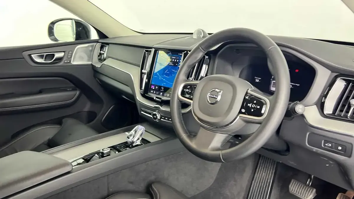 Used Volvo XC60 Ultra 449 HP (330 kW) 2025 Silver SUV