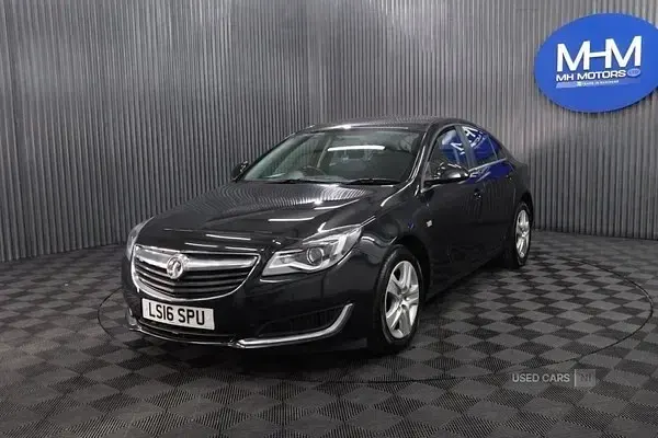 Begagnad Vauxhall Insignia Design Edition 2016 Svart Halvkombi