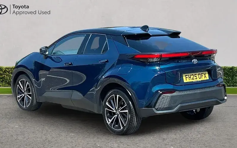 Used Toyota C-HR 223 HP (164 kW) 2025 Midnight teal bitone SUV