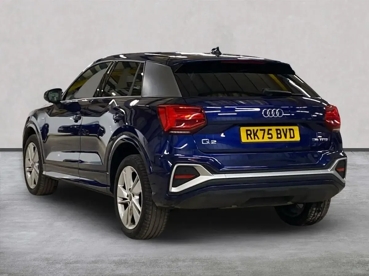 Usado Audi Q2 S-Line 150 CV (110 kW) 2025 Azul SUV