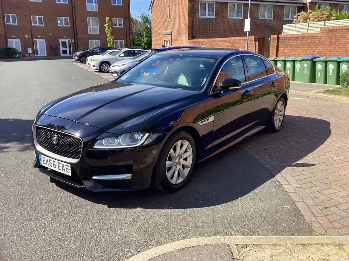 Używany Jaguar XF R-Sport 163 KM (119 kW) 2016 Czarny Sedan/Limuzyna