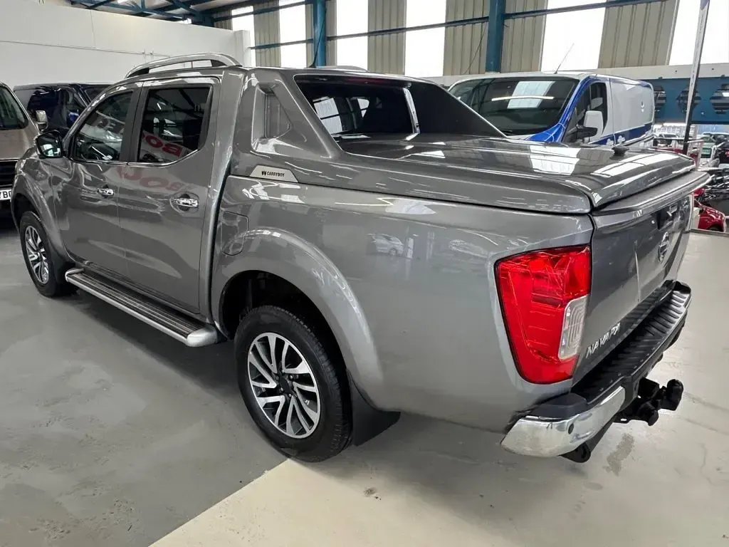 Used Nissan Navara Tekna 187 HP (137 kW) 2017 Grey Pickup