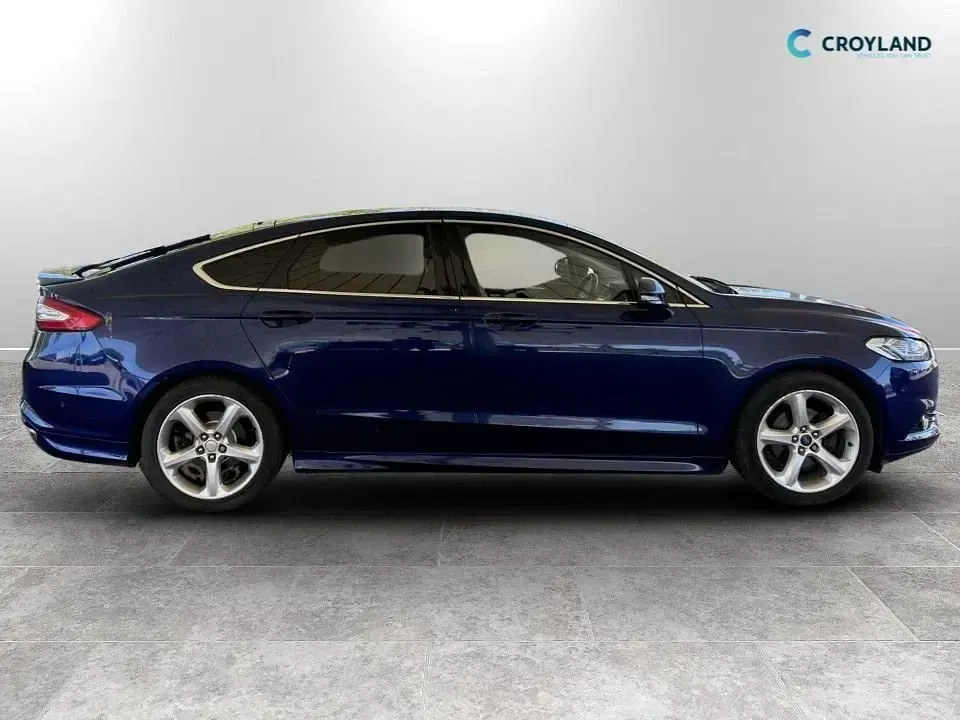 Usado Ford Mondeo Titanium 180 HP (132 kW) 2016 Azul Citadino