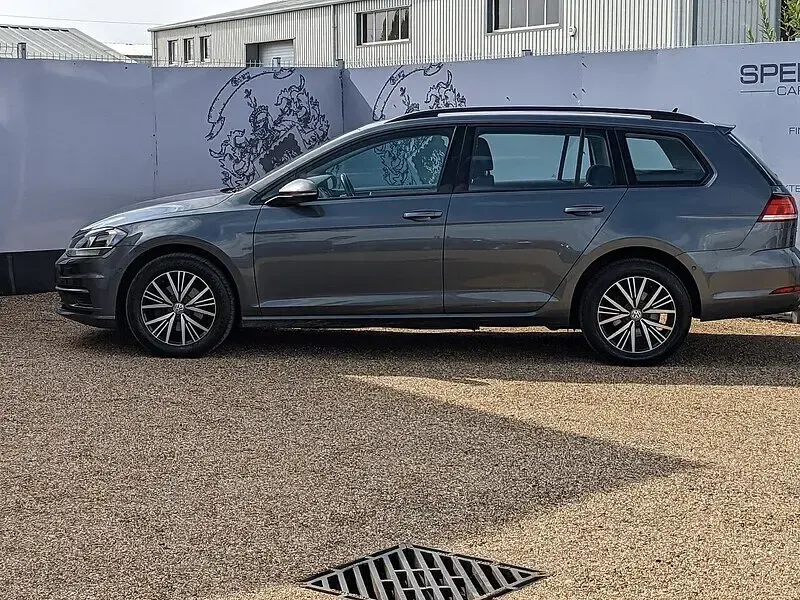Used VW Golf VII SE 115 HP (84 kW) 2019 Grey Estate