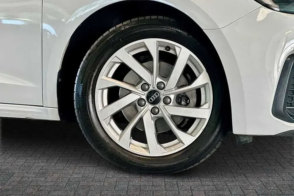 Begagnad Audi A1 Sport 108 HK (79 kW) 2024 Vit SUV